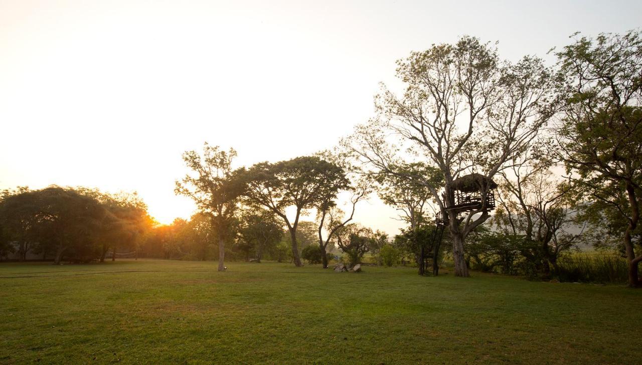 Grand Tamarind Lake Kataragama Exterior photo
