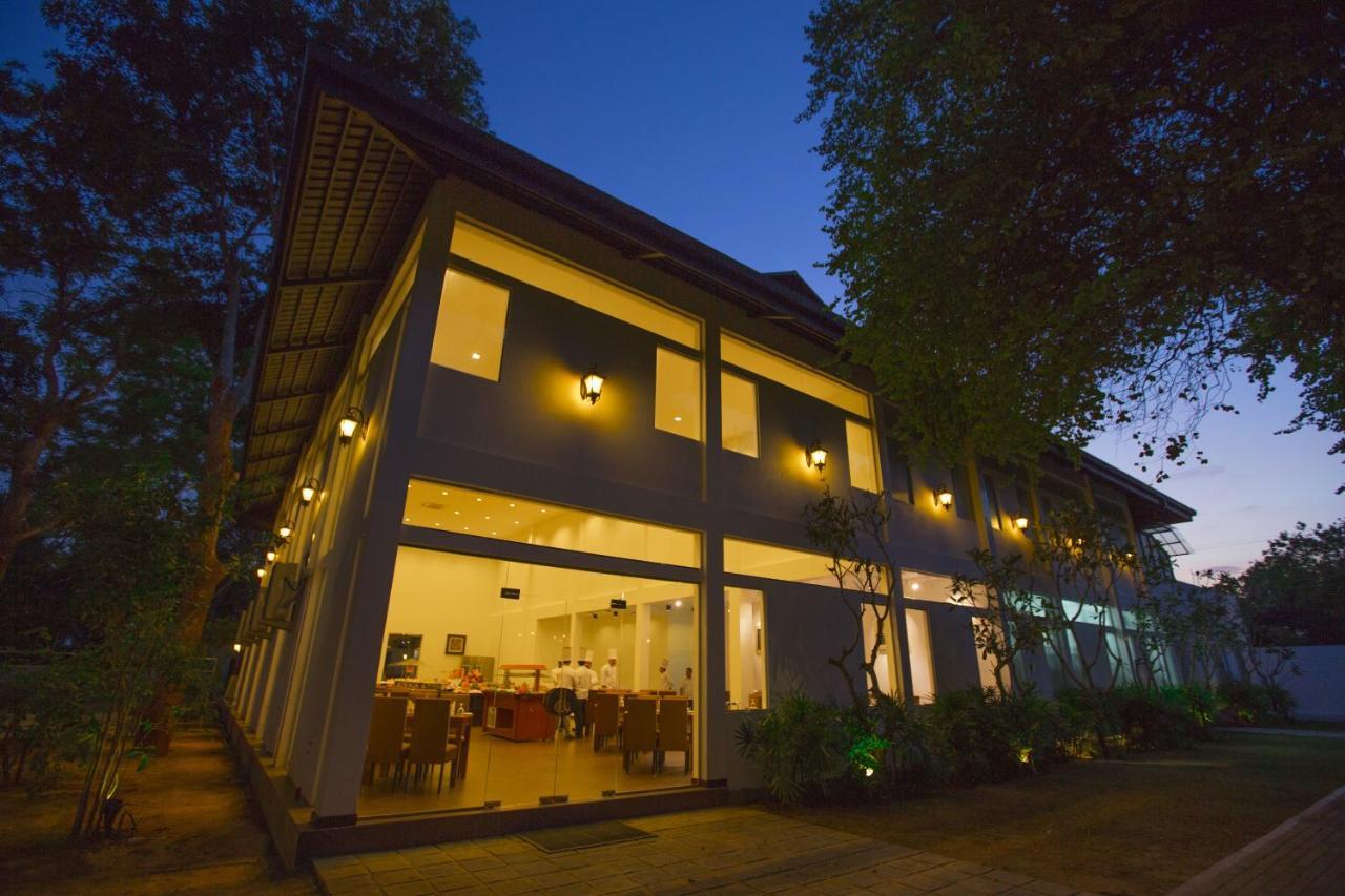 Grand Tamarind Lake Kataragama Exterior photo