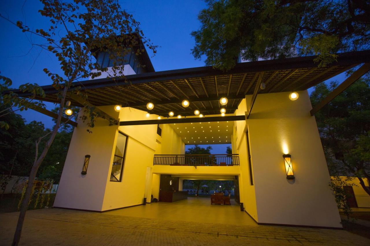 Grand Tamarind Lake Kataragama Exterior photo