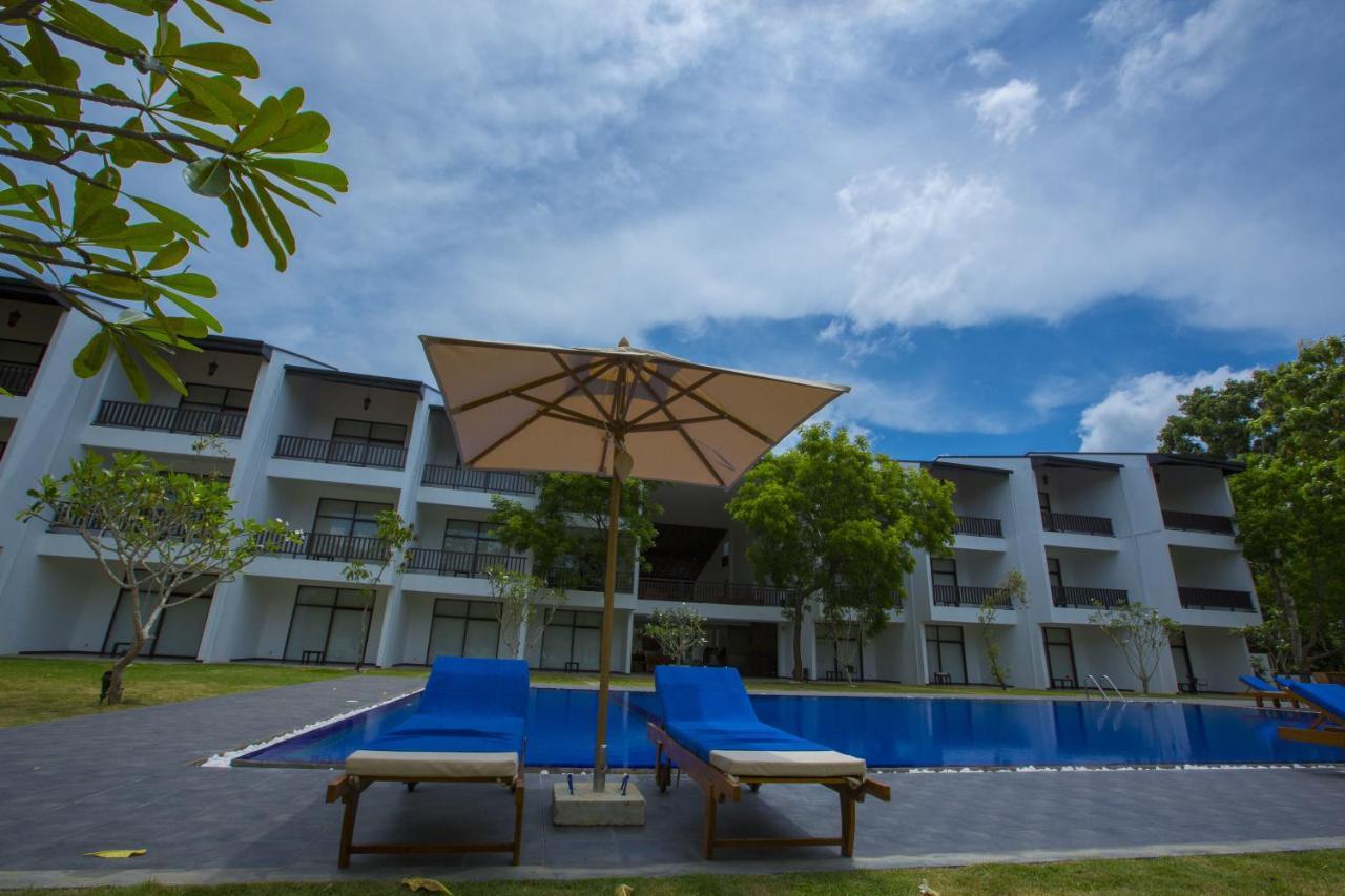 Grand Tamarind Lake Kataragama Exterior photo