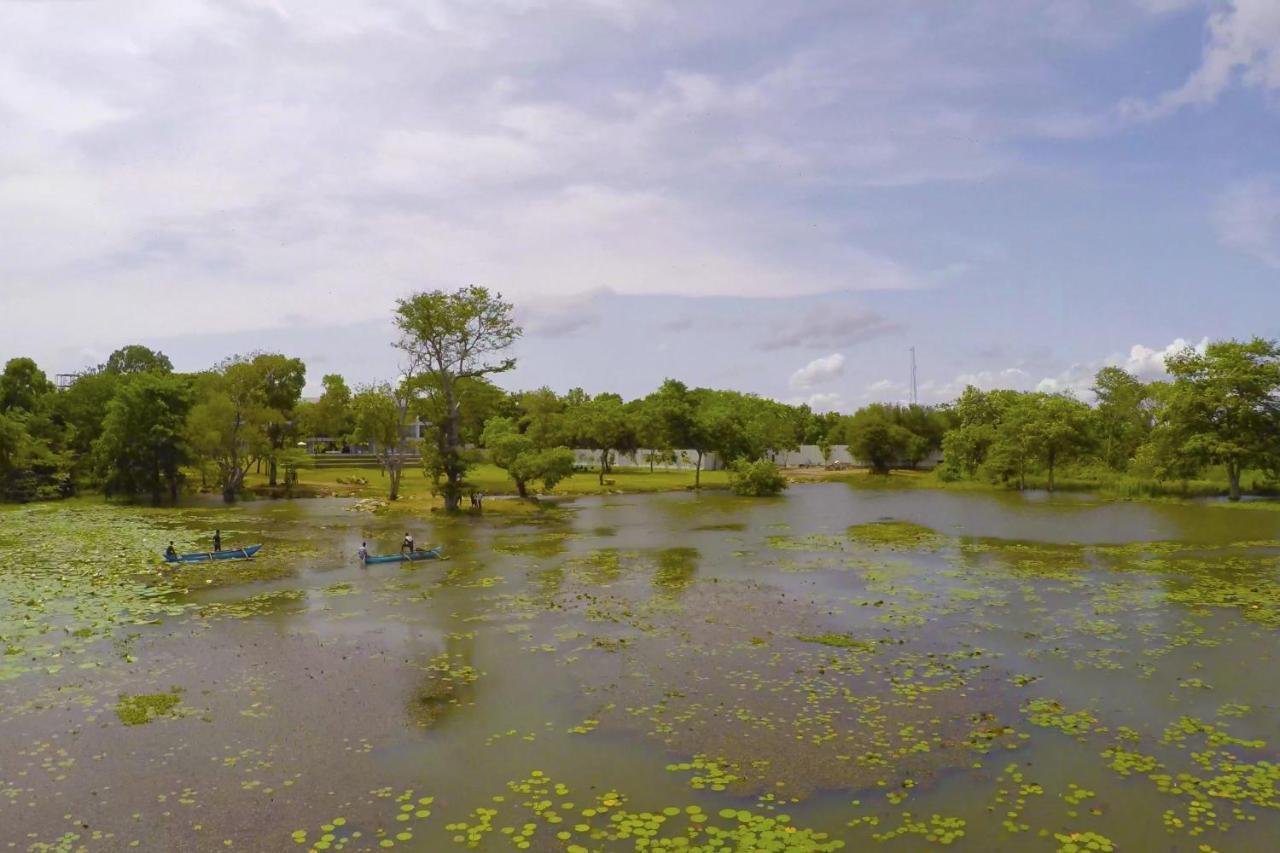 Grand Tamarind Lake Kataragama Exterior photo