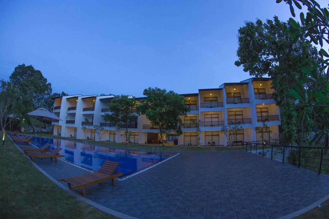 Grand Tamarind Lake Kataragama Exterior photo