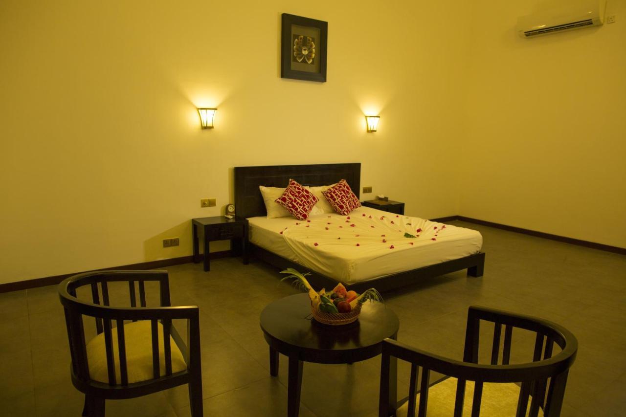Grand Tamarind Lake Kataragama Room photo