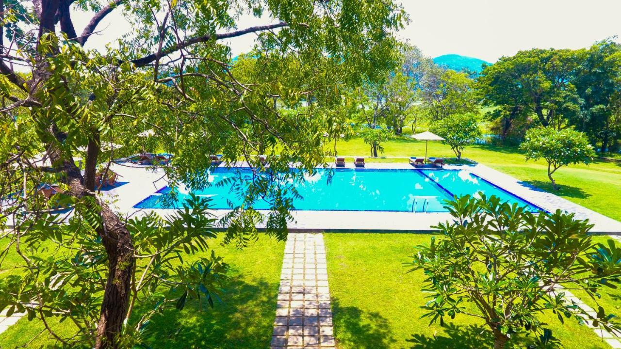 Grand Tamarind Lake Kataragama Exterior photo