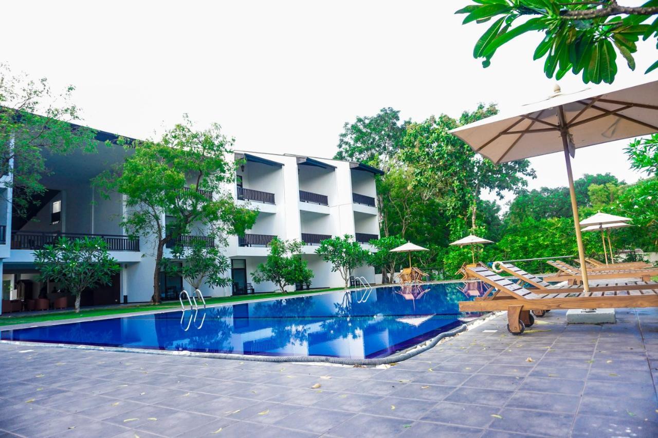 Grand Tamarind Lake Kataragama Exterior photo
