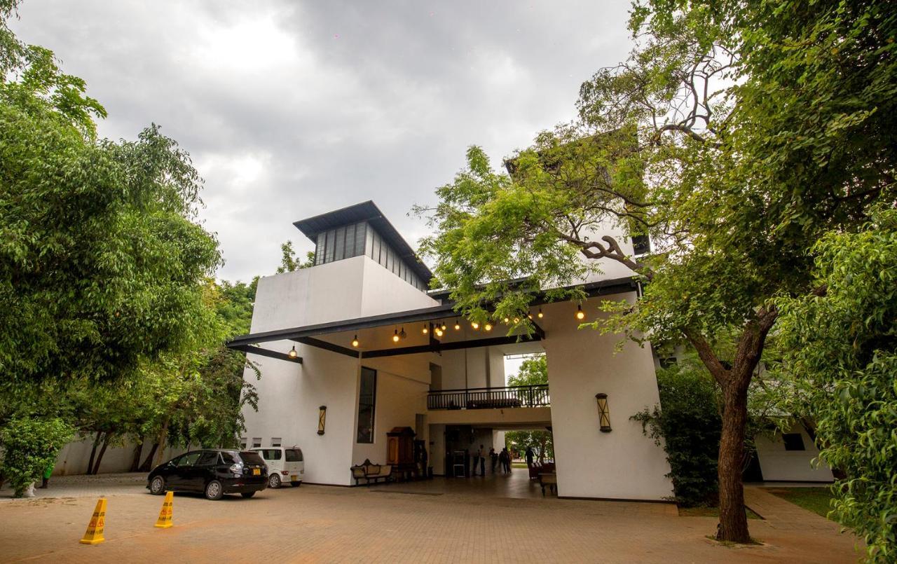 Grand Tamarind Lake Kataragama Exterior photo