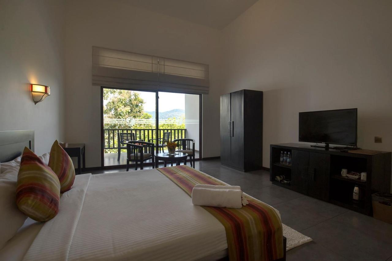 Grand Tamarind Lake Kataragama Exterior photo