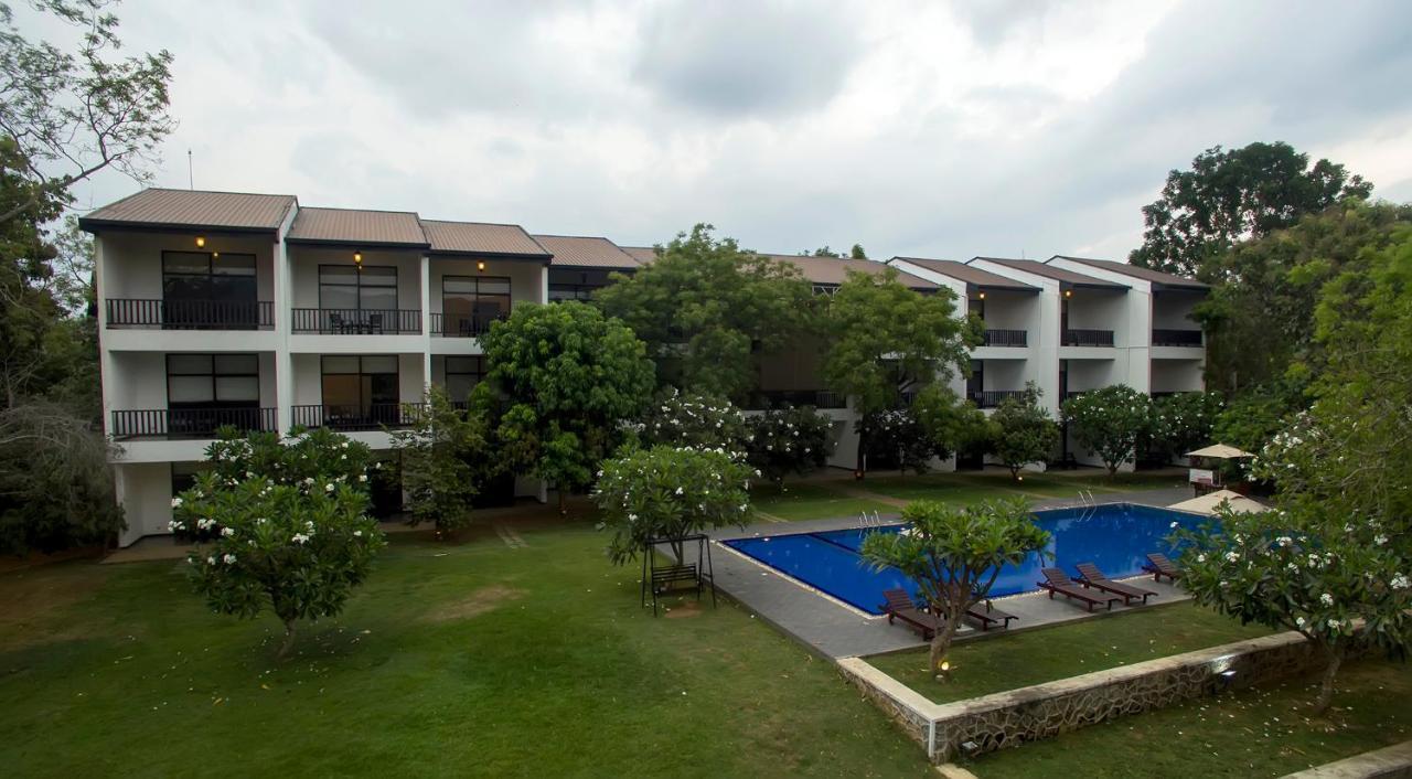 Grand Tamarind Lake Kataragama Exterior photo
