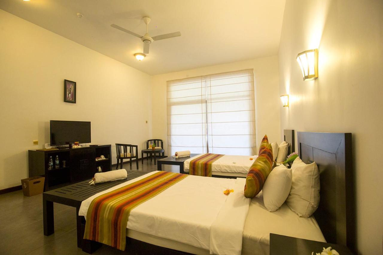 Grand Tamarind Lake Kataragama Exterior photo