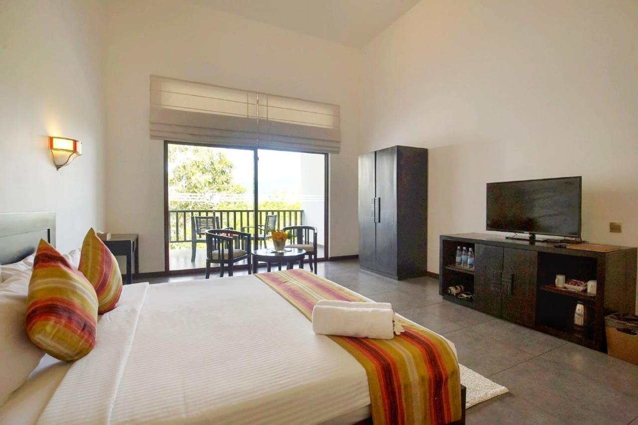 Grand Tamarind Lake Kataragama Exterior photo