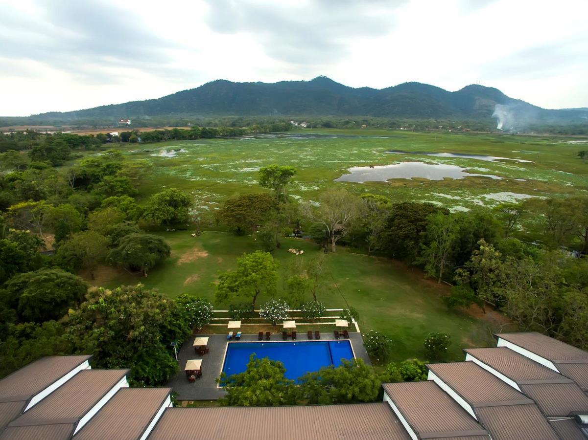 Grand Tamarind Lake Kataragama Exterior photo