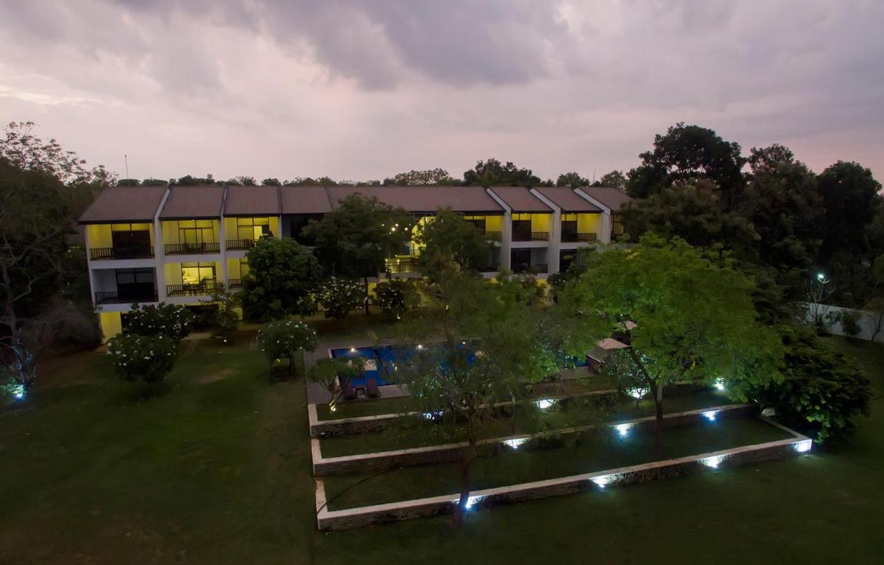 Grand Tamarind Lake Kataragama Exterior photo